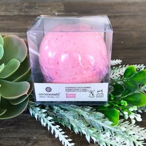 AROMANESTI Handmade Rose Bath Bomb - NEW